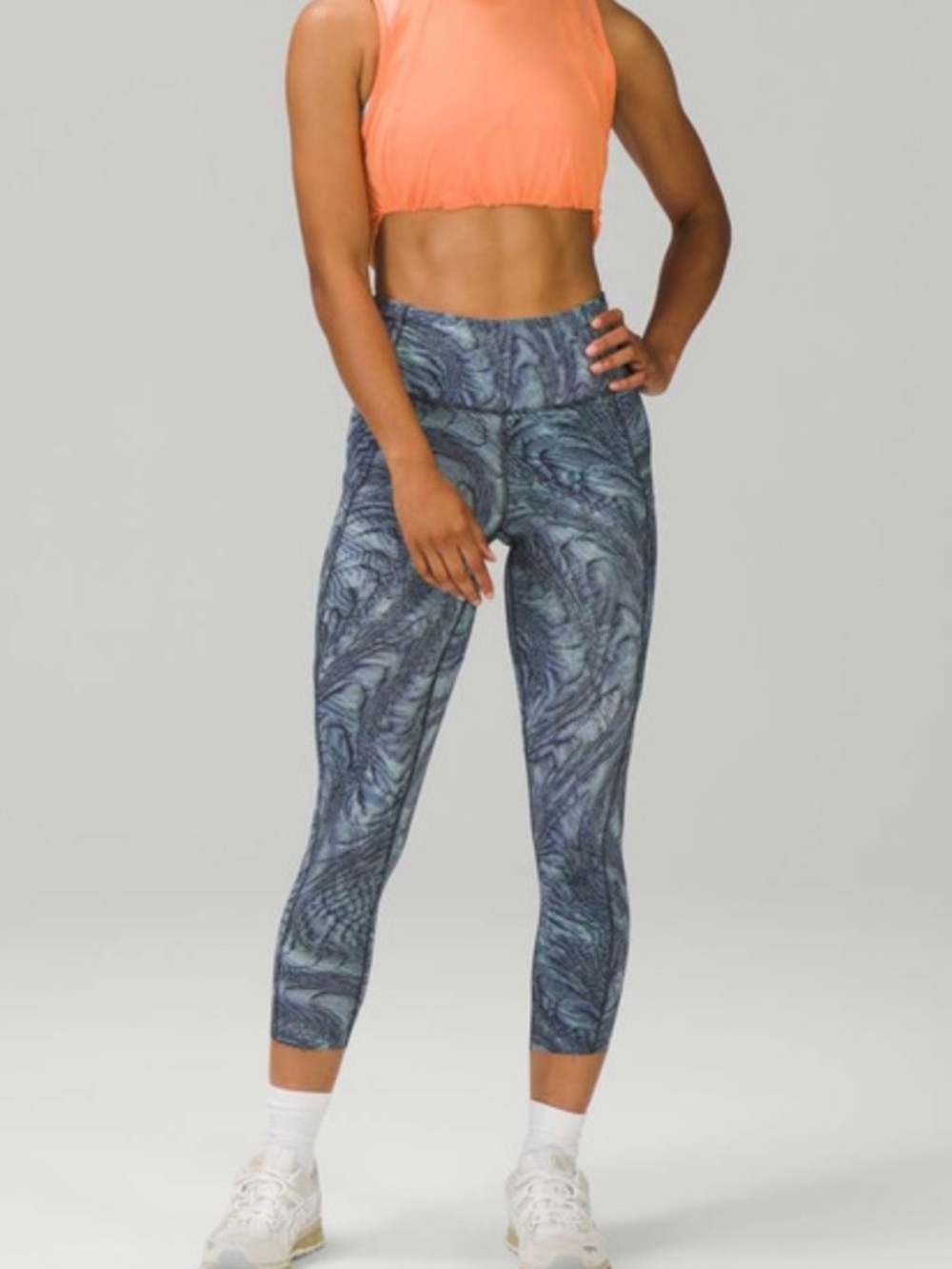 LULULEMON Fast and Free High Rise Crop 22”Dimensional Icing Blue size 4